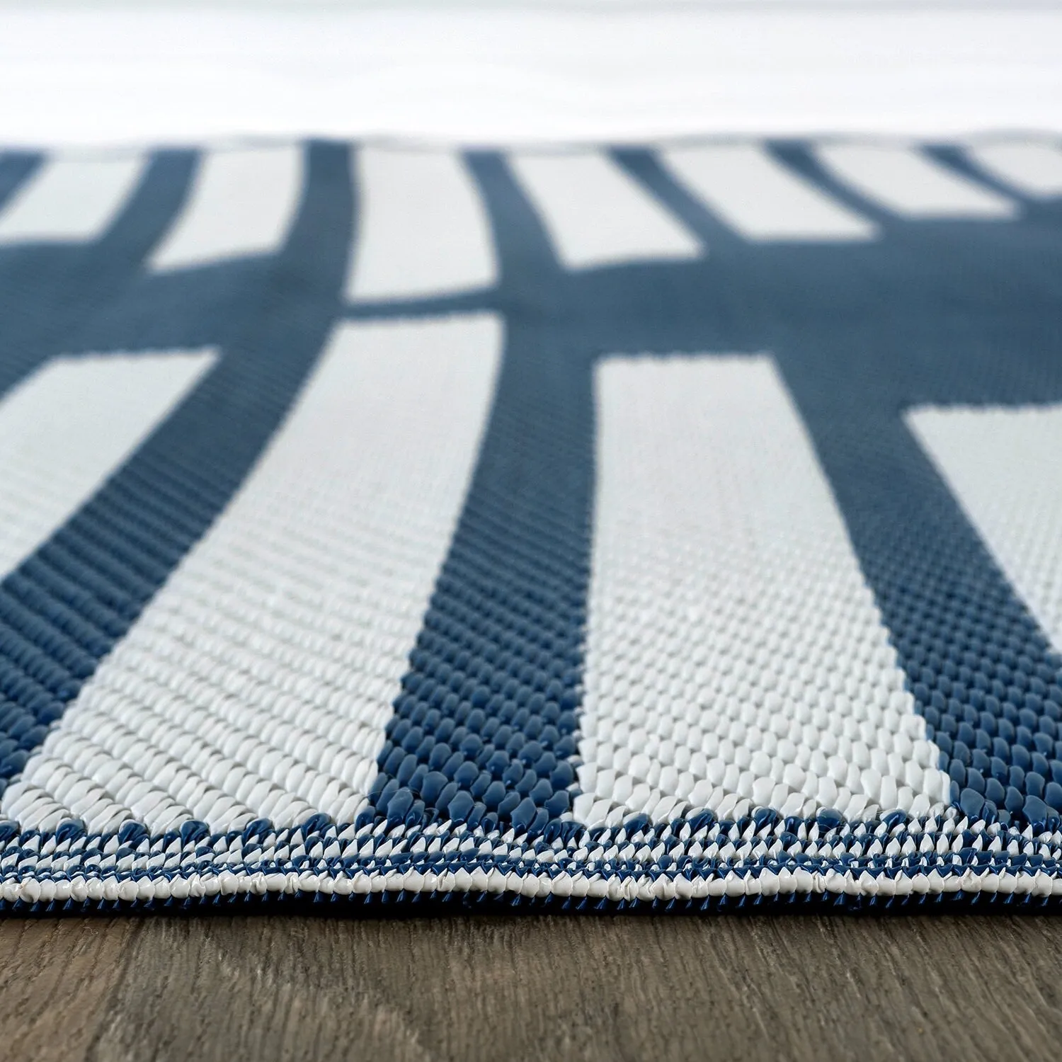 World Rug Gallery Bohemian Stripe Diamond Reversible Recycled Plastic Outdoor Rugs