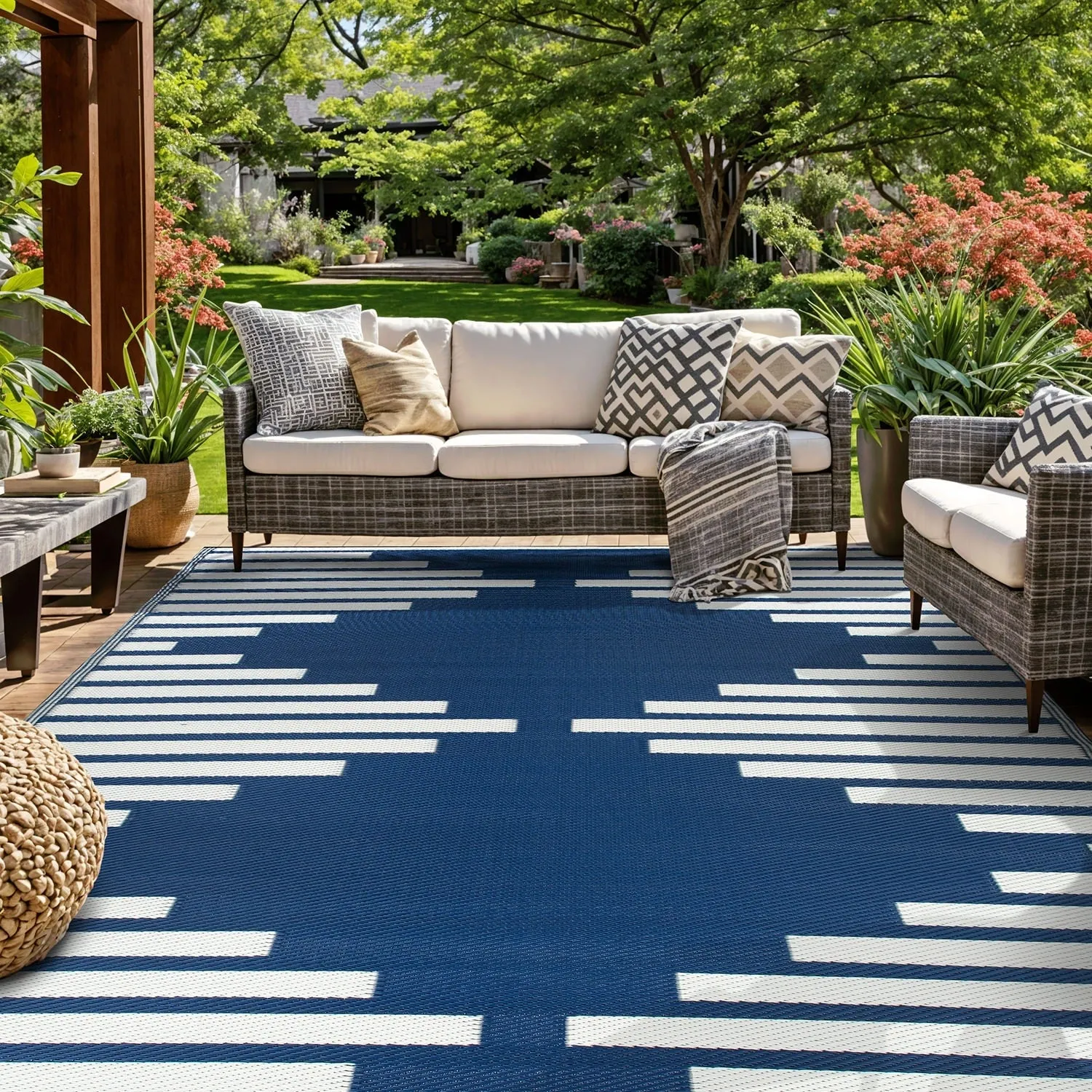 World Rug Gallery Bohemian Stripe Diamond Reversible Recycled Plastic Outdoor Rugs
