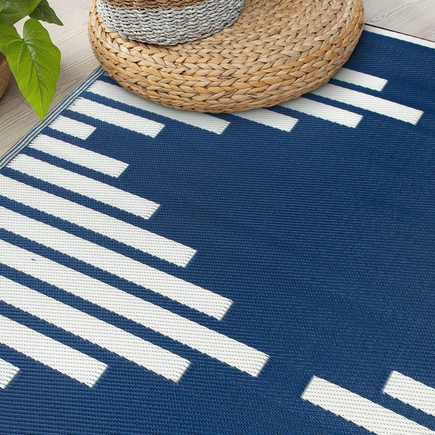 World Rug Gallery Bohemian Stripe Diamond Reversible Recycled Plastic Outdoor Rugs