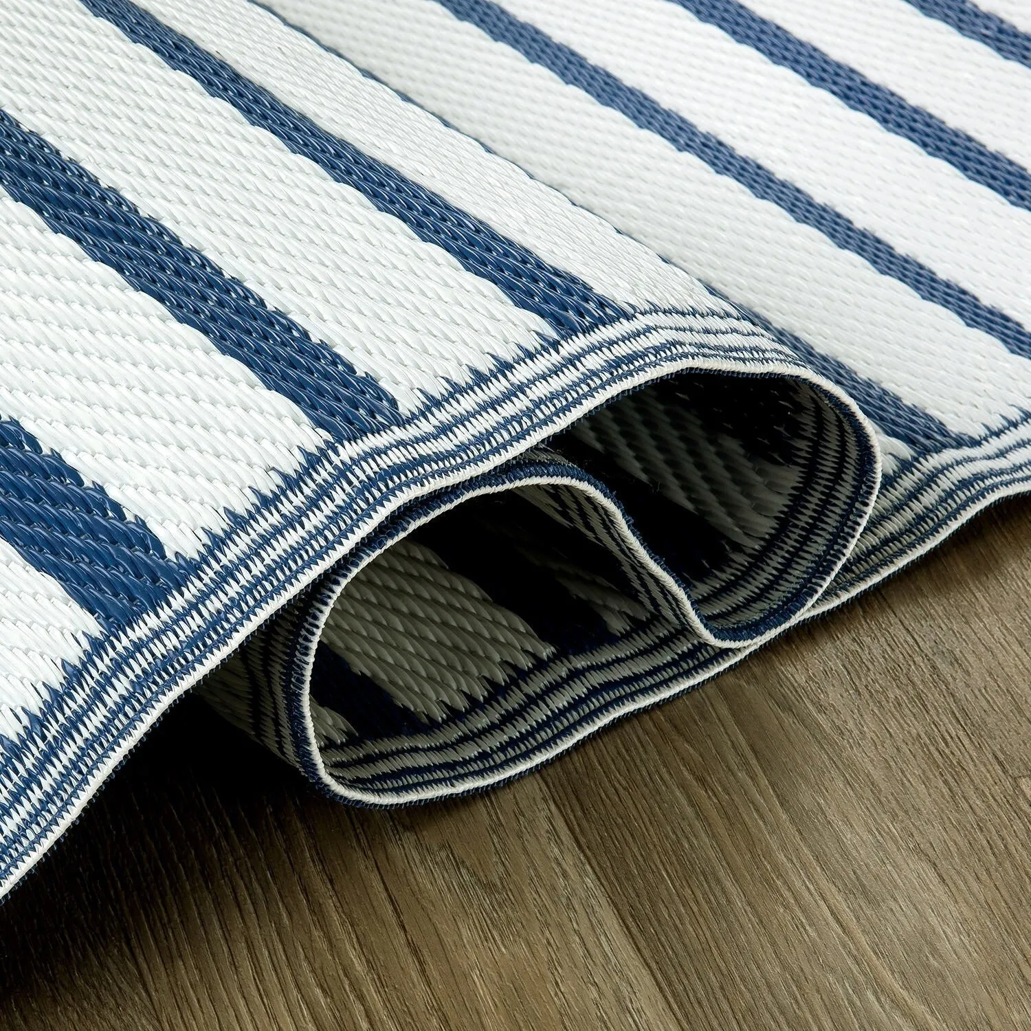 World Rug Gallery Bohemian Stripe Diamond Reversible Recycled Plastic Outdoor Rugs
