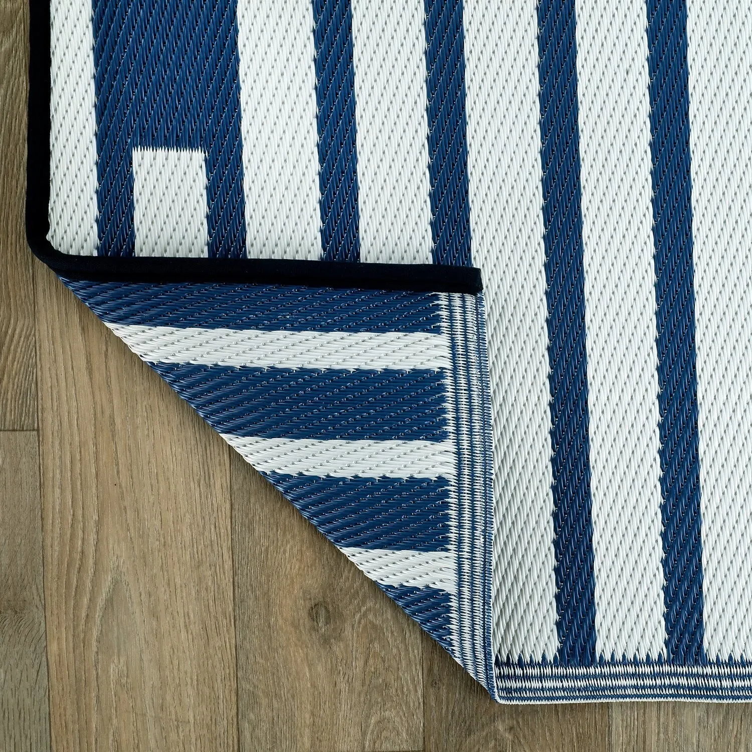 World Rug Gallery Bohemian Stripe Diamond Reversible Recycled Plastic Outdoor Rugs
