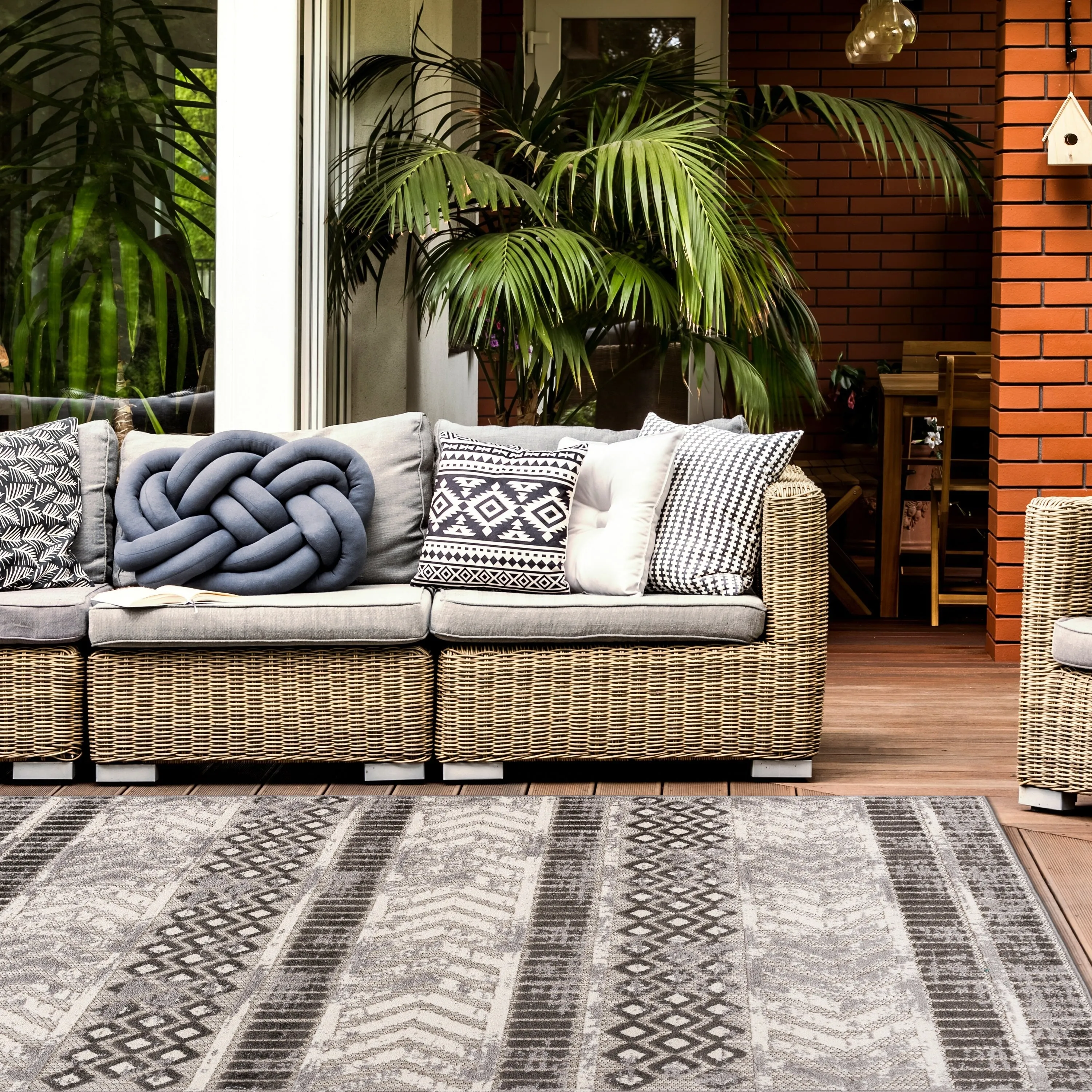 World Rug Gallery Distressed Geometric Indoor/Outdoor Area Rug