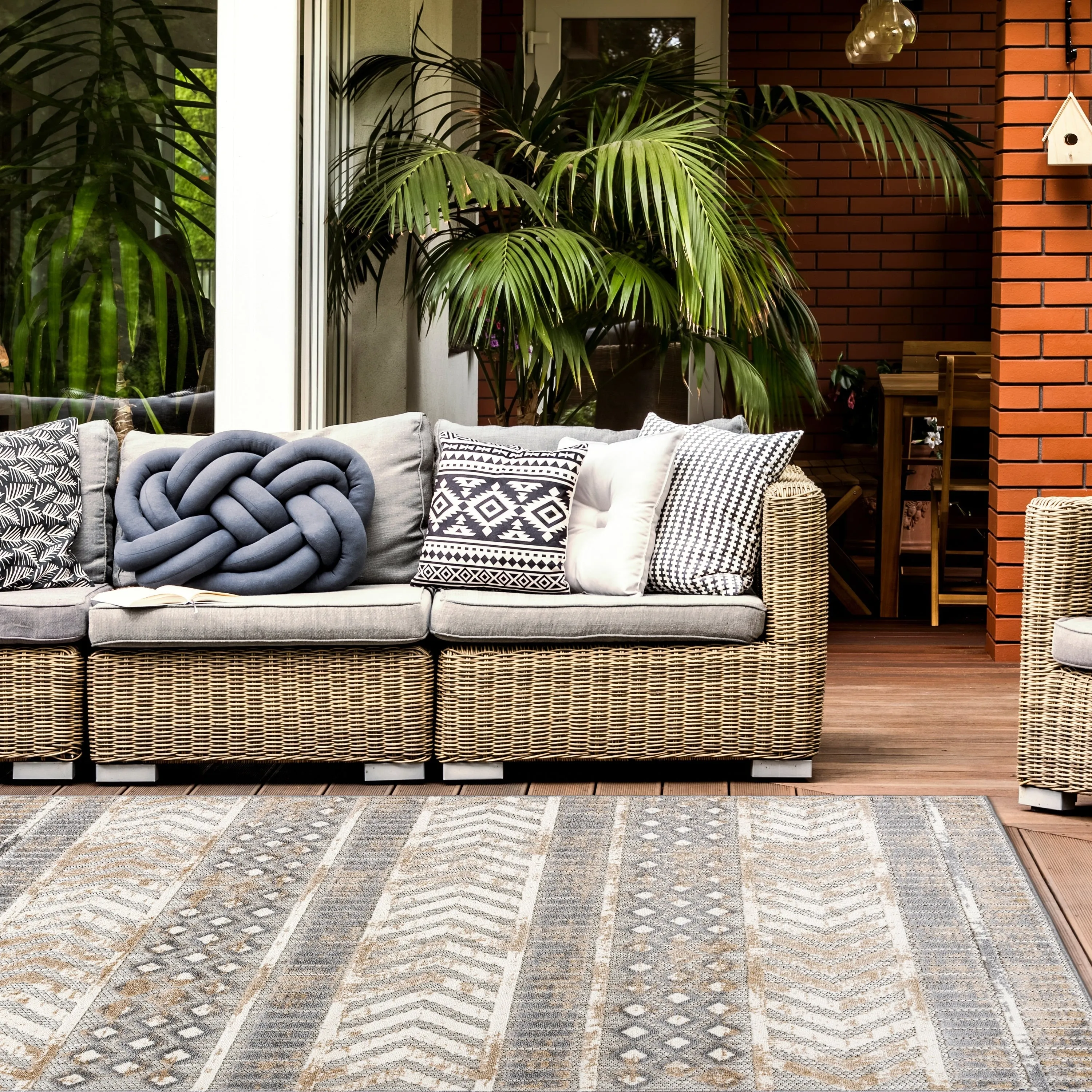 World Rug Gallery Distressed Geometric Indoor/Outdoor Area Rug
