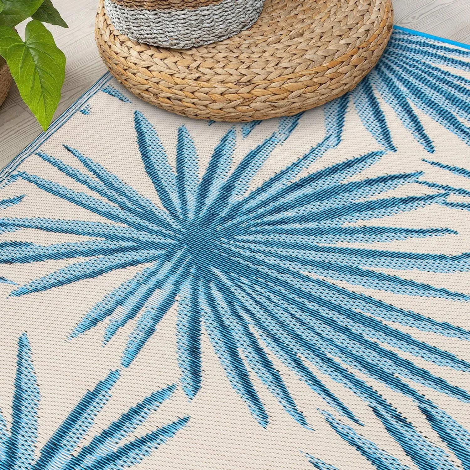 World Rug Gallery Floral Tropical Reversible Recycled Plastic Outdoor Rugs