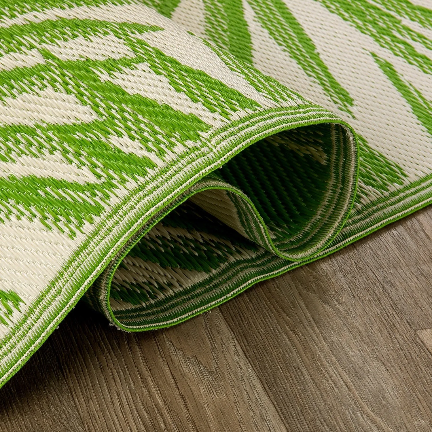 World Rug Gallery Floral Tropical Reversible Recycled Plastic Outdoor Rugs