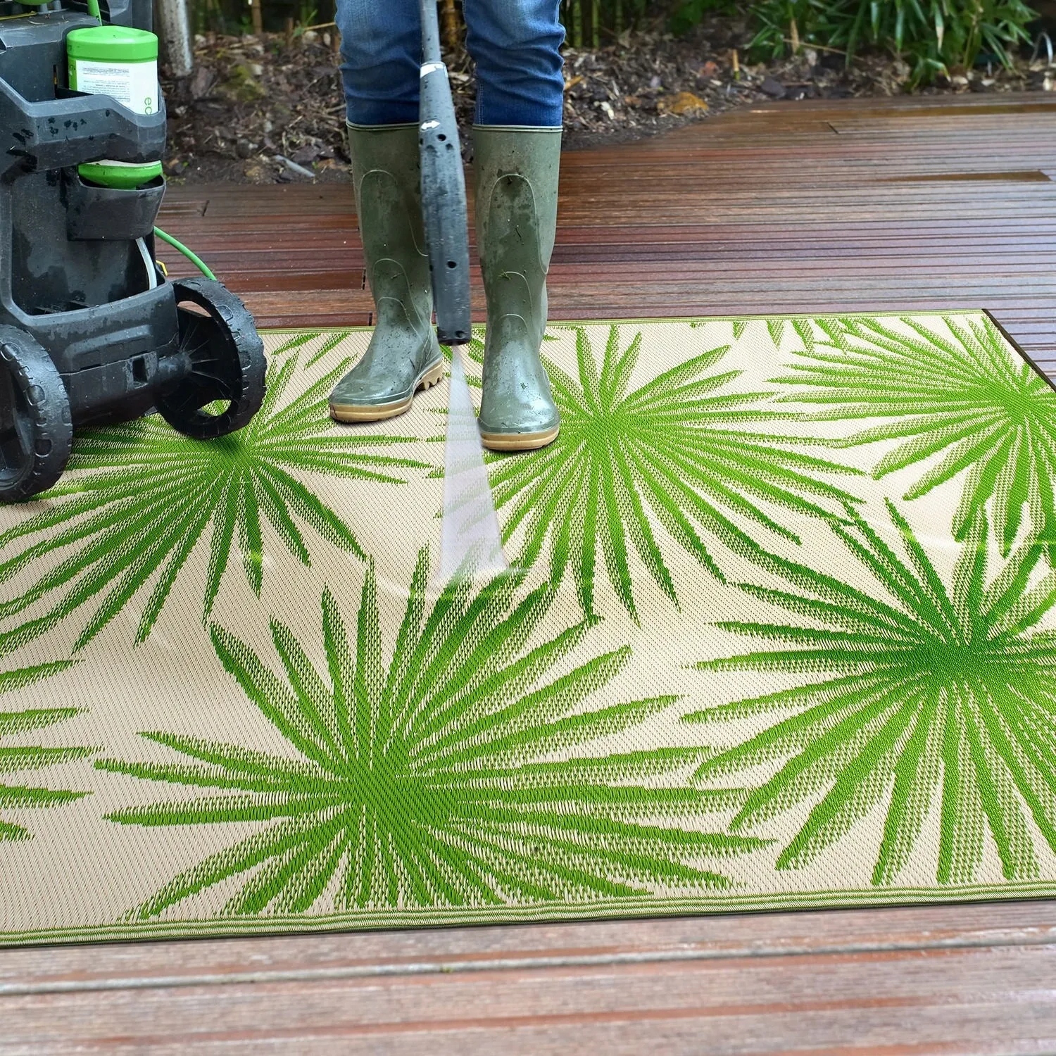 World Rug Gallery Floral Tropical Reversible Recycled Plastic Outdoor Rugs