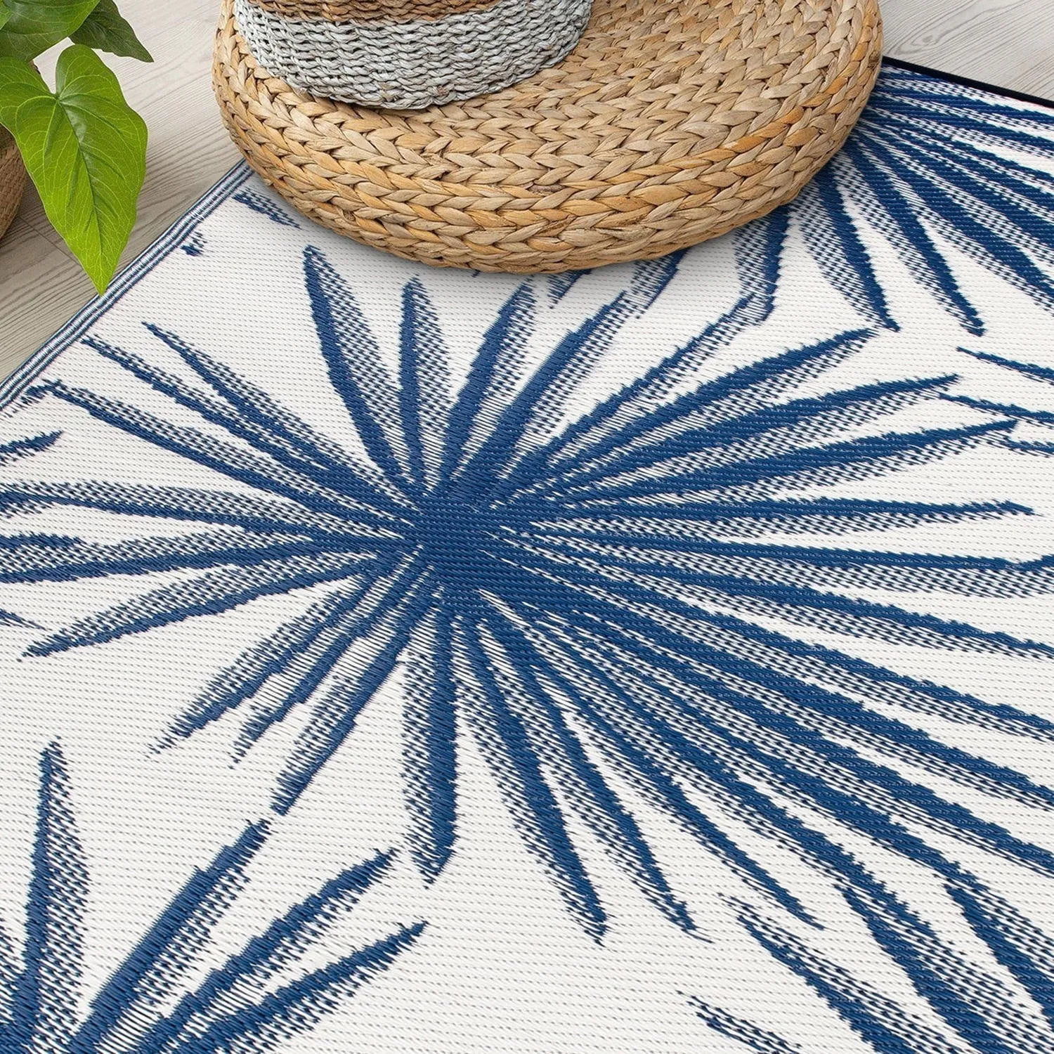 World Rug Gallery Floral Tropical Reversible Recycled Plastic Outdoor Rugs